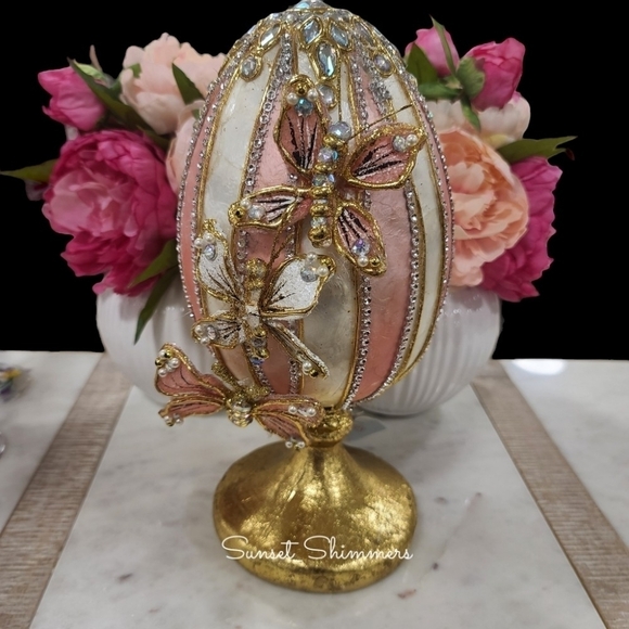 PIER 1 Style 12" Capiz Jeweled Embellished 3D Butterfly Pedestal Easter Egg Pink - Picture 3 of 4